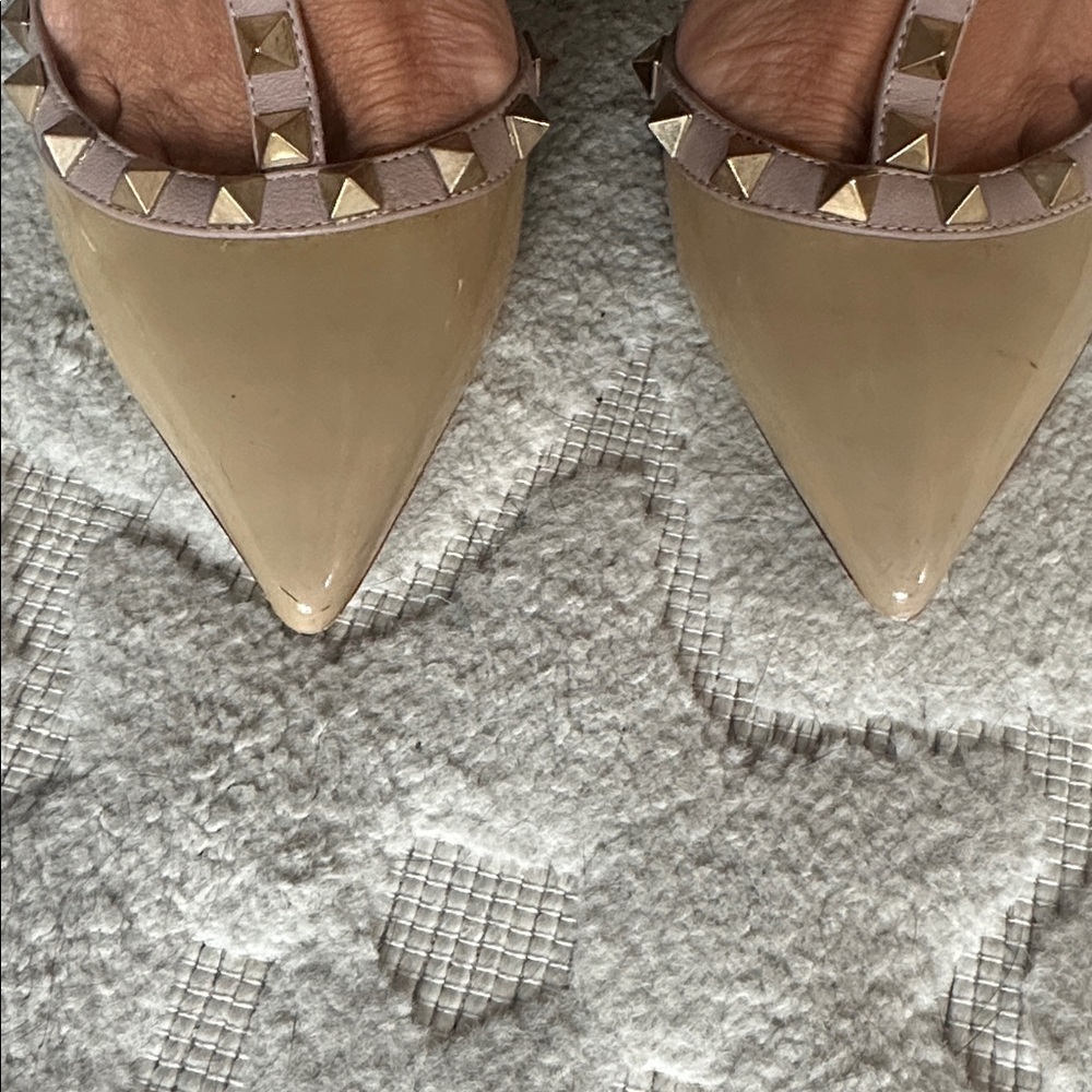 Valentino nude patent leather Rockstud strappy pointy toe heels size 36.5 - Picture 3 of 10